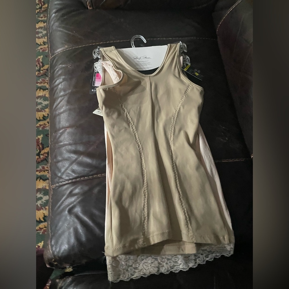 Marilyn Monroe Seamless Camis in Beige comes 2 pieces  new